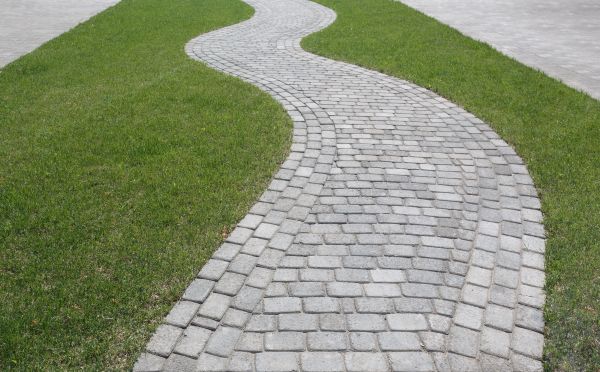 Cost of Walkway Paving in Redding